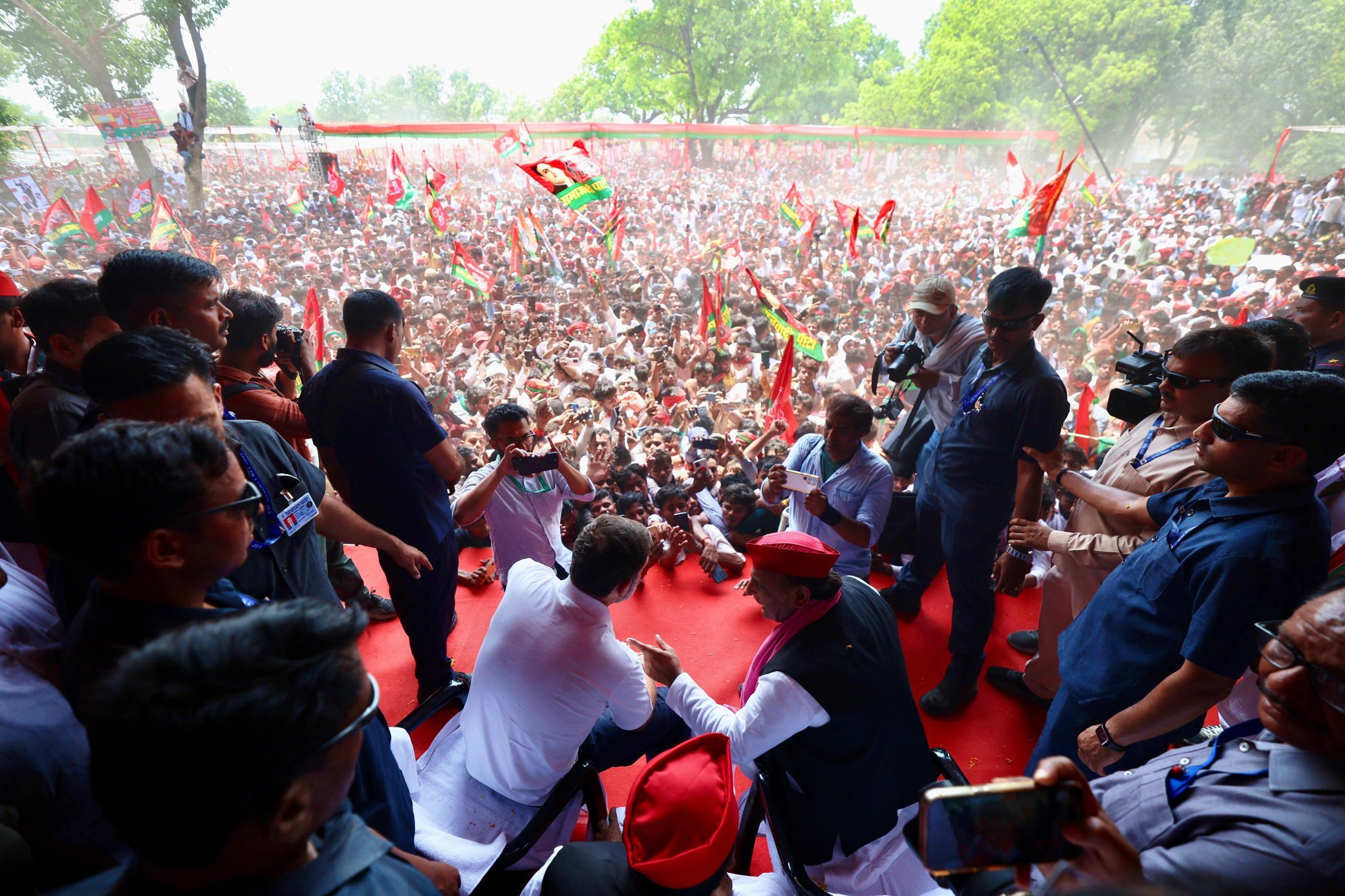 राहुल गांधी और अखिलेश यादव की रैली