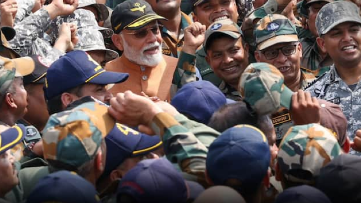 प्रधानमंत्री मोदी का आदमपुर एयरबेस दौरा