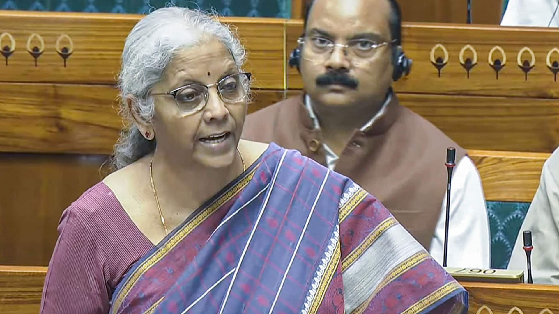 जीएसटी की बैठक में बड़ा फैसला: अब होंगे सिर्फ दो टैक्स स्लैब – 5% और 18% – PM मोदी ने दिया बड़ा तोहफ़ा!