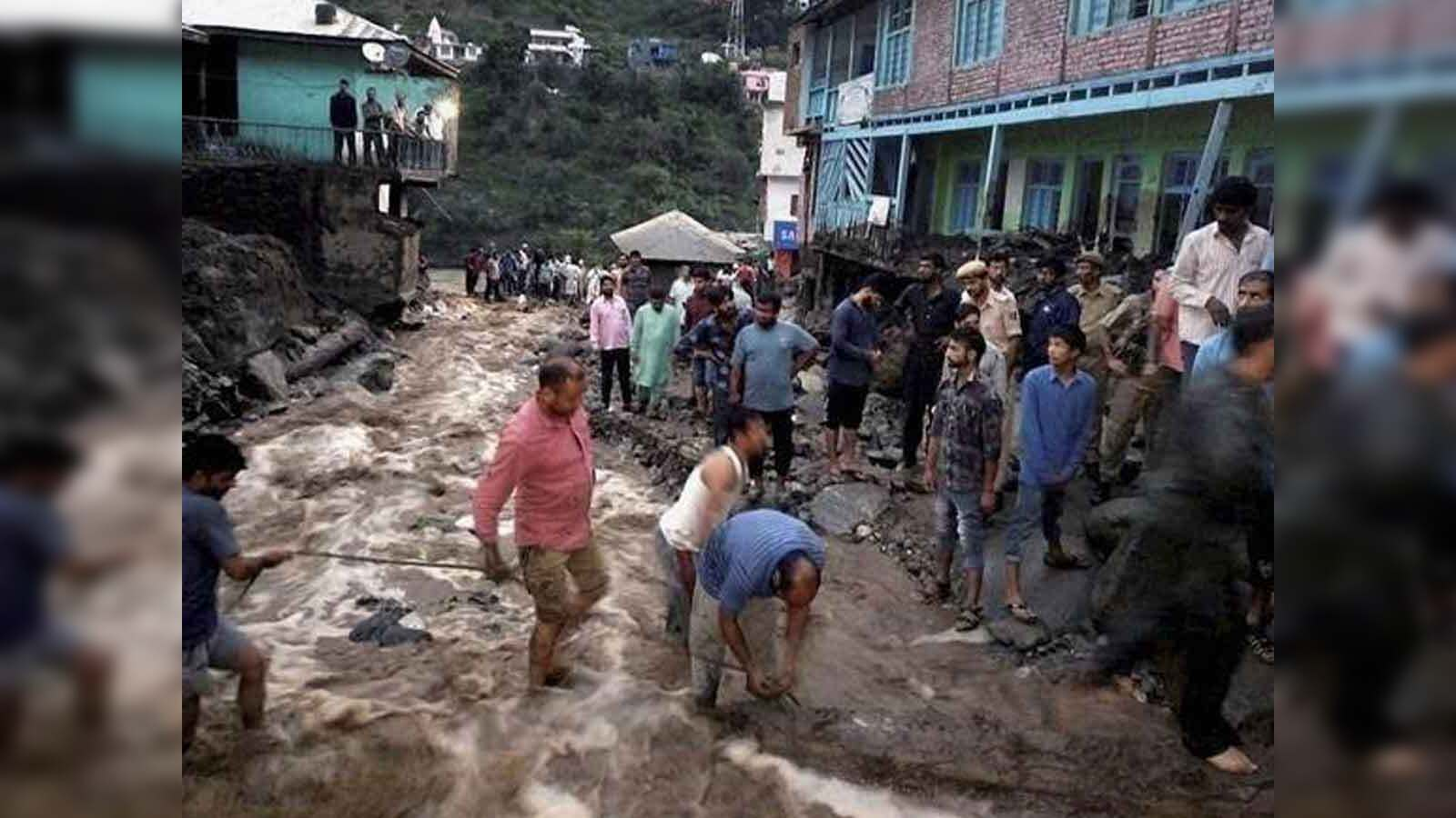 चशोती में बादल फटा 12 की मौत किश्तवाड़ में मचा हाहाकार.png